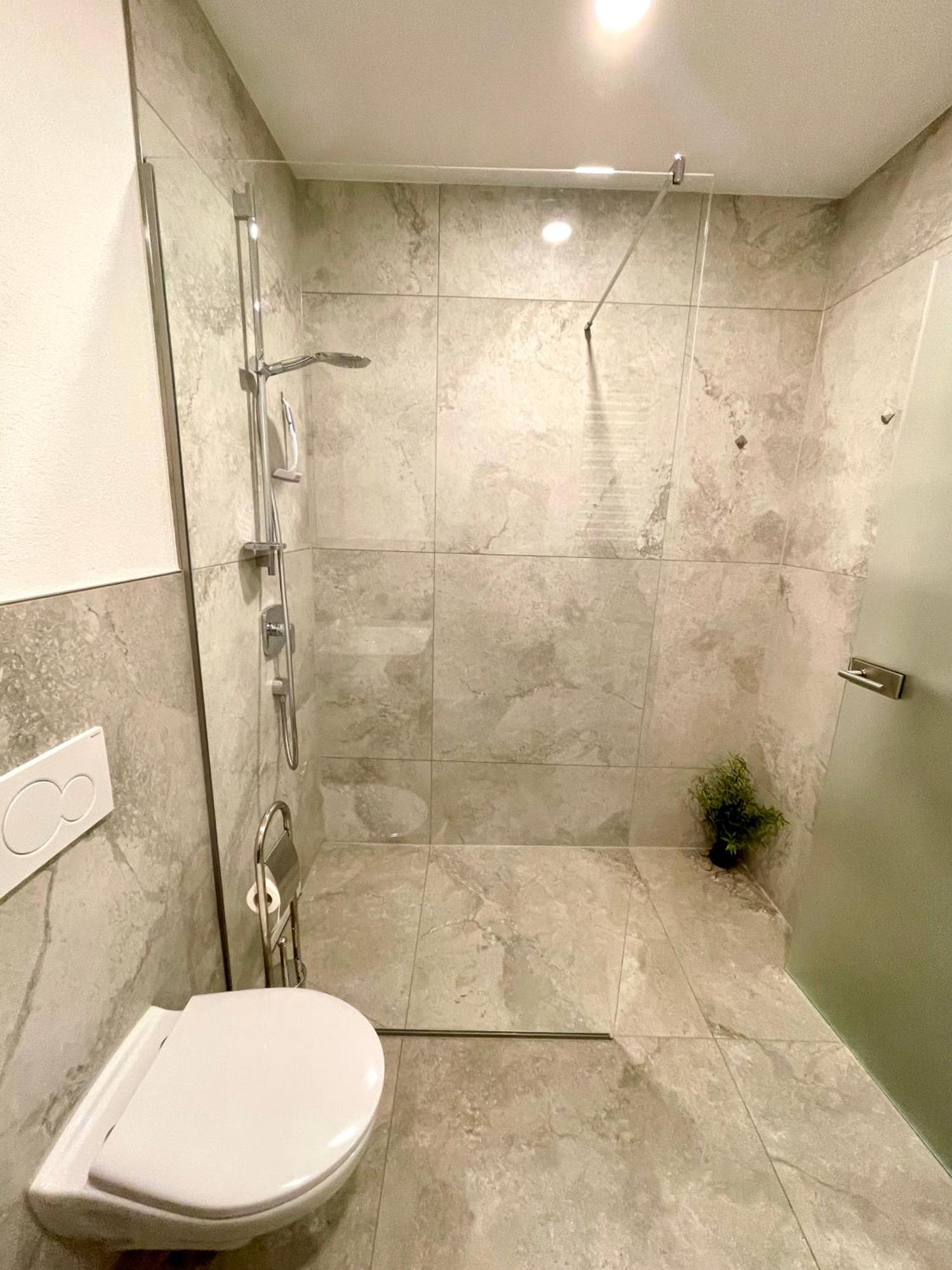 Neu Grosse Einzimmerwohnung Im Zentrum Goldstadt Pforzheim Schloessle Zewnętrze zdjęcie